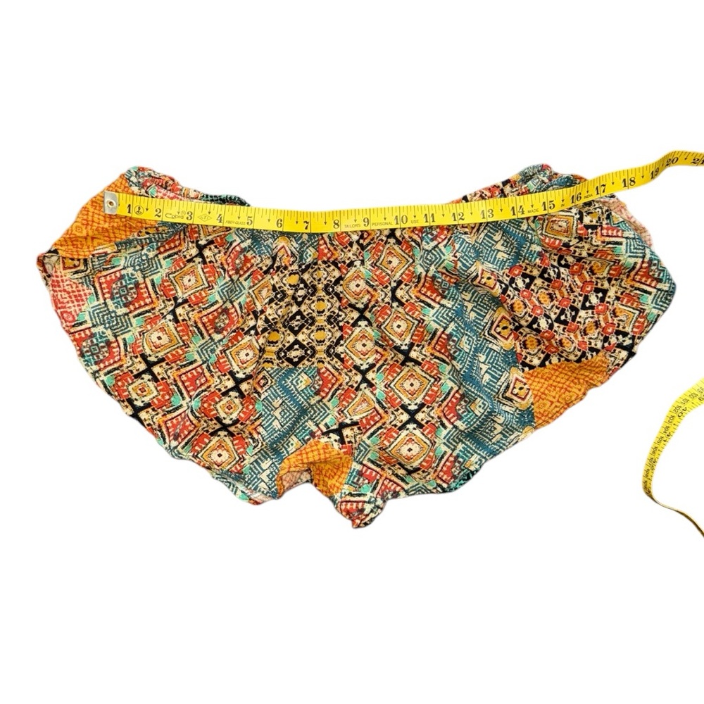 Colorful Geometric Patterned Flowy Short Shorts - Picture 7 of 9